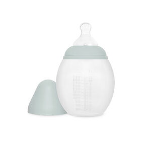 Biberon silicone Ivy Green 330 ml Main Biberon silicone Ivy Green 330 ml
