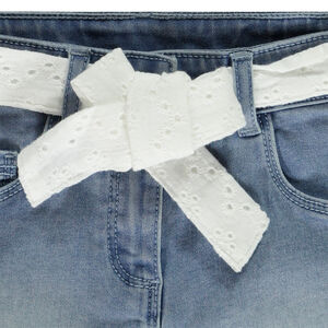 Short en jean avec ceinture en broderie anglaise pour fille 