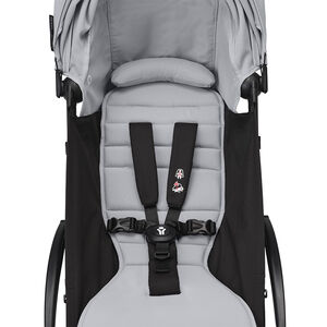 Pack couleur 6+ Stokke® YOYO® - stone Main Pack couleur 6+ Stokke® YOYO® - stone