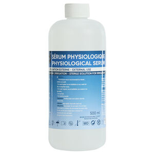 Flacon de sérum physiologique 500 ml Main Flacon de sérum physiologique 500 ml