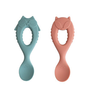 Set de 2 cuillĂšres d'apprentissage en silicone Chouette et Renard Main Set de 2 cuillĂšres d'apprentissage en silicone Chouette et Renard